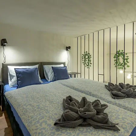 Nutcracker - Feel Yourself At *